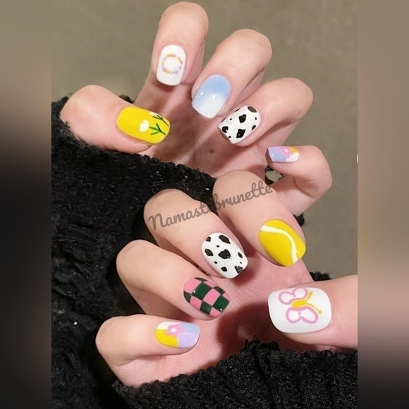 2/$16 Floral Butterfly Press On Nails - Picture 1 of 17